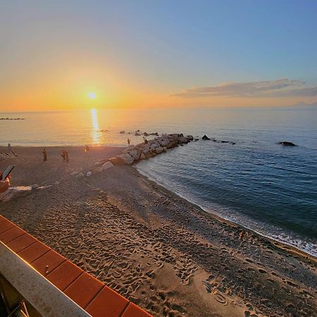 Villaggio Hotel Club Calanovellamare بيراينو المظهر الخارجي الصورة