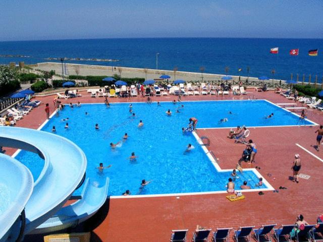 Villaggio Hotel Club Calanovellamare بيراينو المظهر الخارجي الصورة